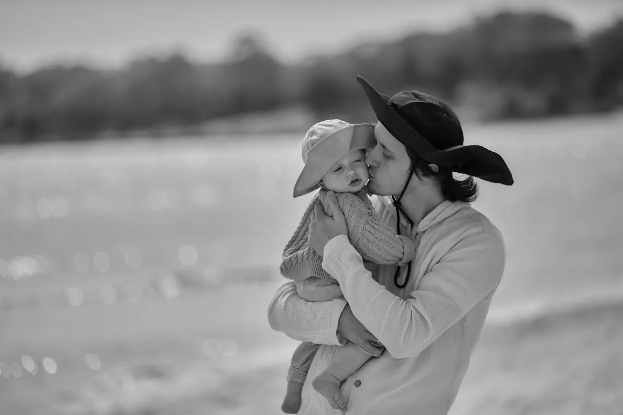 Children moment, wide frame