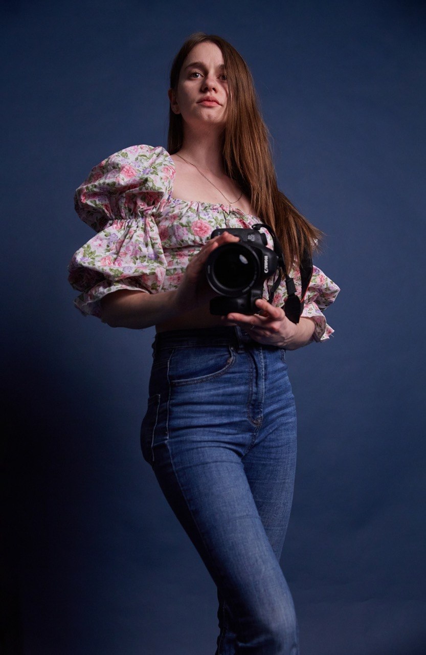 Julia Koifman holding her camera